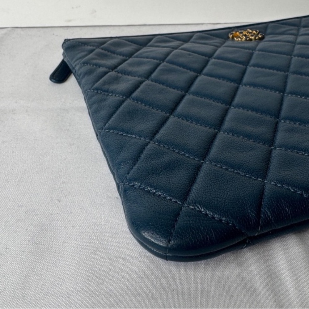CHANEL Chanel Matelasse Blue Quilted Lamb Skin Clutch Back Pocket zipperClosure - Picture 3 of 7
